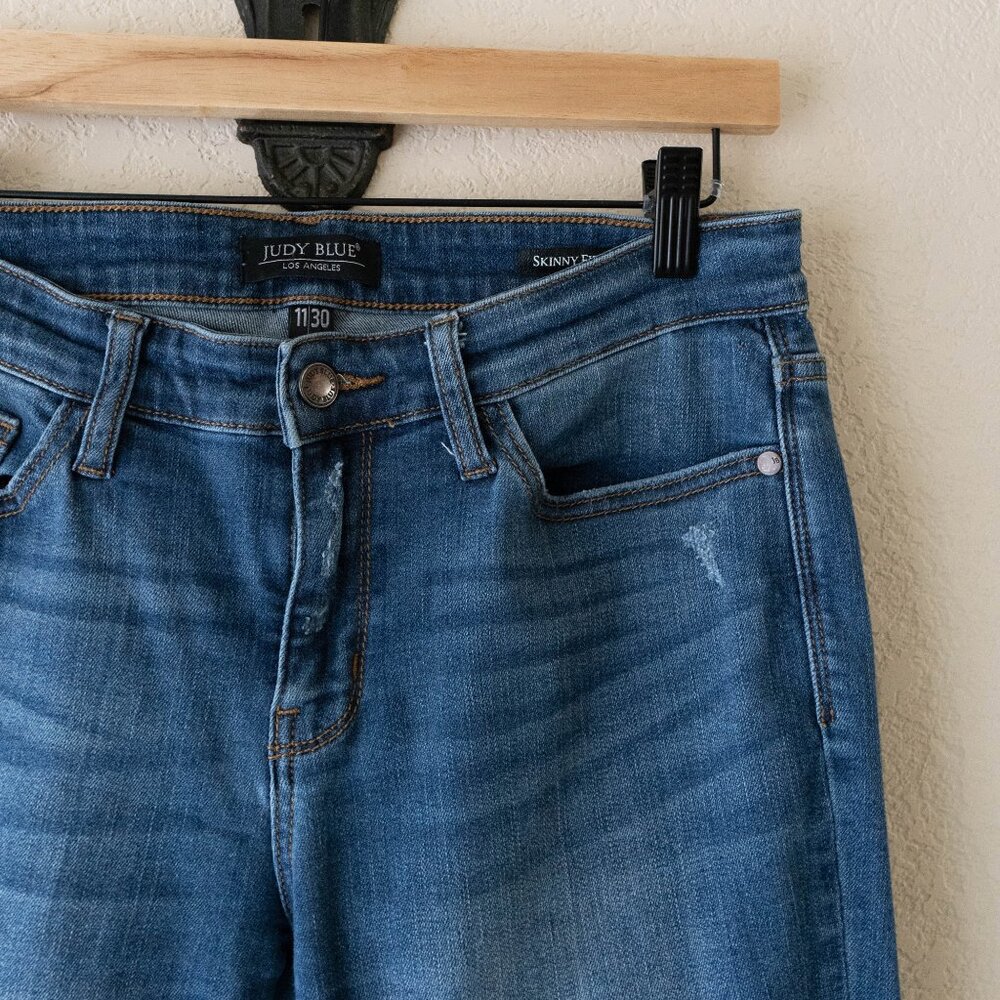 Judy Blue Skinny Jeans Size 11/30 Distressed Stretch Mid Rise Raw Hem - Picture 4 of 9